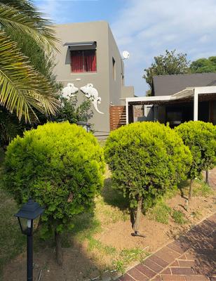 Guest House For Rent in Lombardy East, Johannesburg
