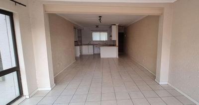 Apartment / Flat For Sale in Oriel, Bedfordview