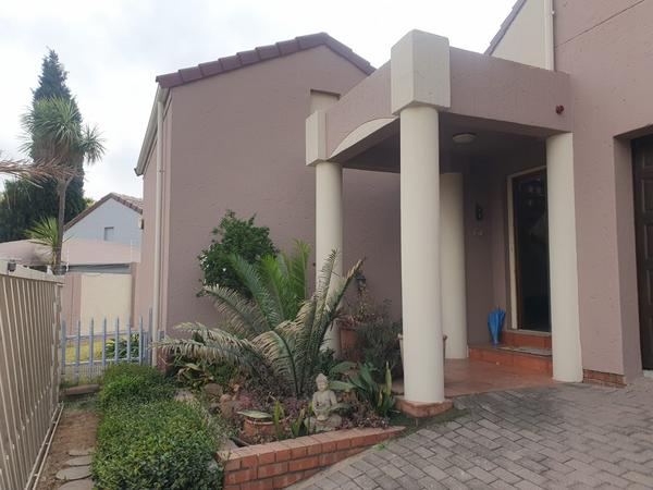 Cluster House For Sale in Dowerglen, Edenvale