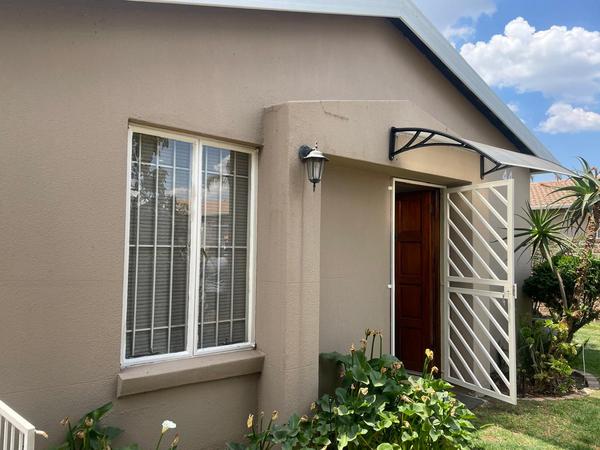 Simplex For Sale in Eden Glen, Edenvale