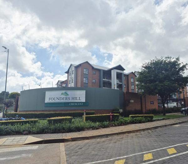 Townhouse For Sale in Modderfontein, Modderfontein